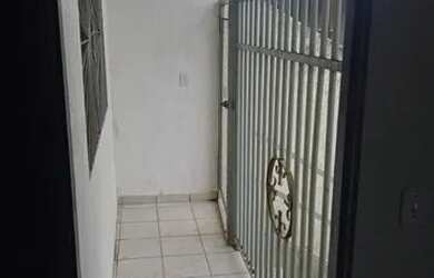 Imagem: A casa possui 2 Dormitórios, 1 Banheiro e está localizado