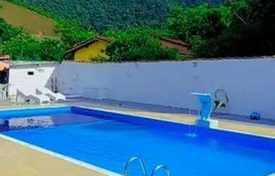 Imagem: A casa para temporada possui 2 Dormitórios e 1 Vaga na garagem