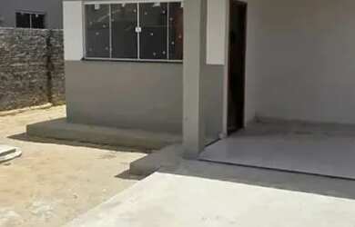 Imagem: A casa possui 2 Dormitórios, 2 Banheiros, 1 Vaga na garagem