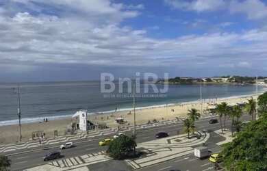 Imagem: O apartamento possui 4 Dormitórios, 3 Banheiros, 2 Vagas na