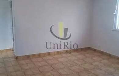 Imagem: O apartamento possui 3 Dormitórios, 1 Banheiro, 1 Vaga na garagem