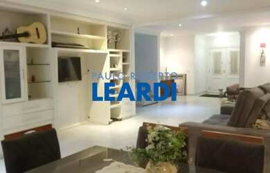 Imagem: A casa em condomínio possui 5 Dormitórios, 5 Banheiros, 5