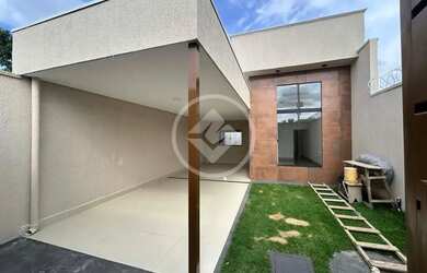 Imagem: A casa possui 2 Dormitórios, 2 Banheiros, 2 Vagas na garagem