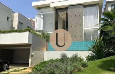 Imagem: A casa em condomínio e possui 4 Dormitórios, 5 Banheiros