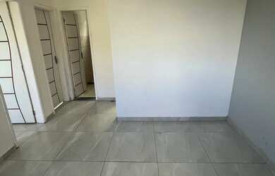 Imagem: O apartamento possui 2 Dormitórios, 1 Banheiro e 1 Vaga na