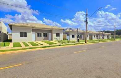 Imagem: A casa em condomínio possui 3 Dormitórios, 2 Banheiros, 2