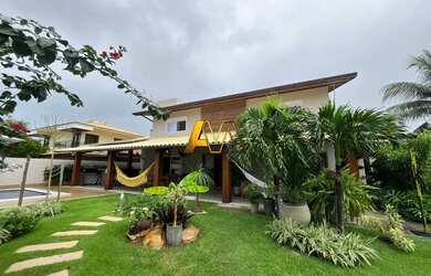 Imagem: A casa possui 4 Dormitórios, 2 Banheiros, 4 Vagas na garagem