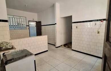 Imagem 10: Casa com piscina e churrasqueira. Terração e quintal coberto. Duque...