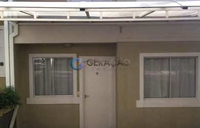 Imagem: A casa em condomínio possui 3 Dormitórios, 1 Banheiro, 2 Vagas