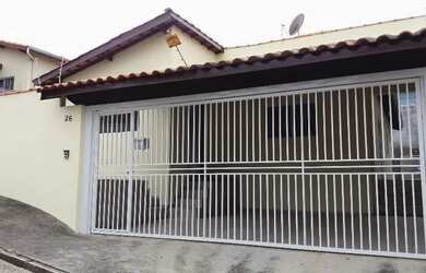 Imagem: A casa possui 3 Dormitórios, 3 Banheiros, 2 Vagas na garagem