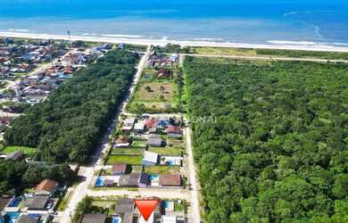 Imagem: A casa possui 2 Dormitórios, 1 Banheiro, 3 Vagas na garagem