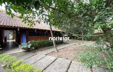 Imagem: A casa em condomínio possui 5 Dormitórios, 5 Banheiros, 5