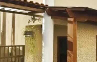 Imagem: A casa possui 4 Dormitórios, 4 Banheiros, 4 Vagas na garagem