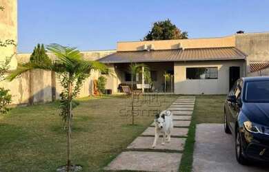 Imagem: A casa possui 2 Dormitórios, 2 Banheiros, 2 Vagas na garagem