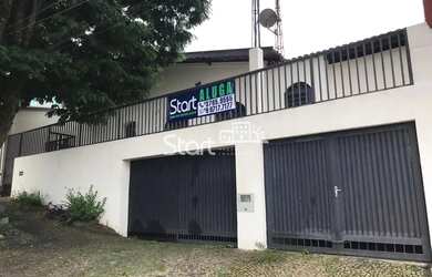 Imagem: A casa possui 3 Dormitórios, 2 Banheiros, 3 Vagas na garagem