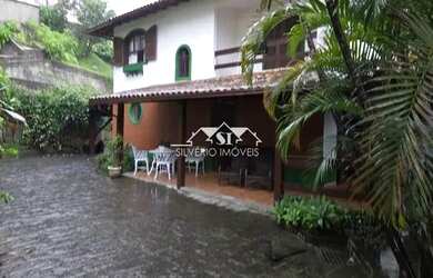 Imagem: A casa à venda possui 3 Dormitórios, 3 Banheiros, 3 Vagas