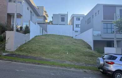 Imagem: O terreno à venda possui e está localizado em Fazenda Rodeio