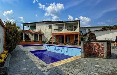 Imagem: A casa possui 5 Dormitórios, 5 Banheiros, 3 Vagas na garagem