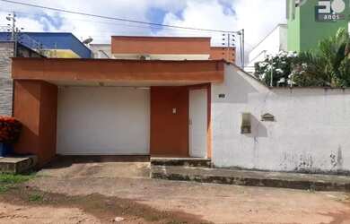 Imagem: A casa possui 4 Dormitórios, 5 Banheiros, 5 Vagas na garagem