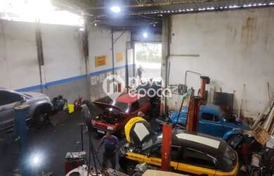 Imagem: O depósito possui 4 Vagas na garagem, 152m² de Área e está