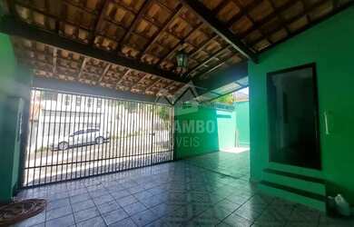 Imagem: A casa possui 3 Dormitórios, 3 Banheiros, 2 Vagas na garagem