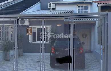 Imagem: A casa possui 2 Dormitórios, 3 Banheiros, 2 Vagas na garagem