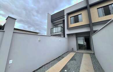 Imagem: A casa possui 2 Dormitórios, 2 Banheiros, 1 Vaga na garagem