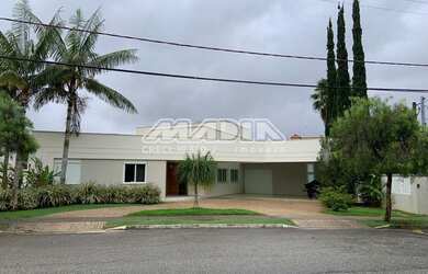 Imagem: A casa em condomínio possui 5 Dormitórios, 5 Banheiros, 5