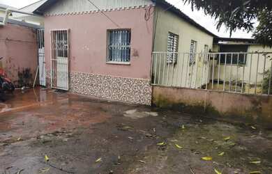 Imagem: A casa possui 4 Dormitórios, 3 Banheiros, 2 Vagas na garagem