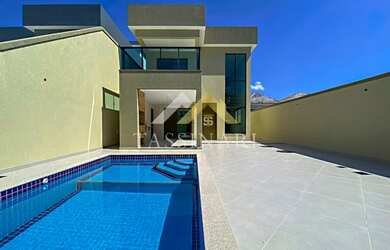 Imagem: A casa em condomínio possui 4 Dormitórios, 5 Banheiros e 240m²