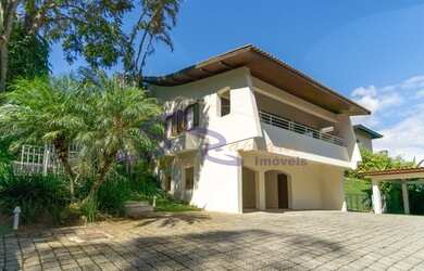 Imagem: A casa em condomínio possui 4 Dormitórios, 2 Banheiros, 5