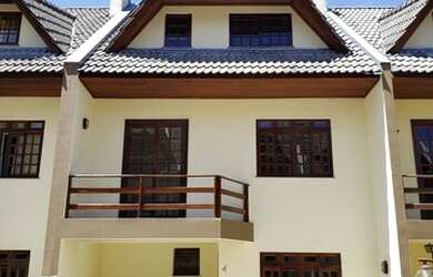 Imagem: A casa possui 3 Dormitórios, 4 Banheiros, 1 Vaga na garagem