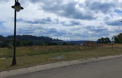 Imagem: O terreno possui 922m² de Área e está localizado em Gramado