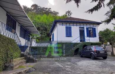 Imagem: A casa possui 5 Dormitórios, 4 Banheiros e 230m² de Área