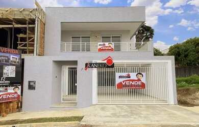 Imagem: A casa possui 3 Dormitórios, 3 Banheiros, 2 Vagas na garagem