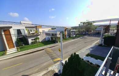 Imagem: A casa em condomínio possui 3 Dormitórios, 4 Banheiros, 2