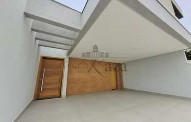 Imagem: A casa em condomínio possui 4 Dormitórios, 5 Banheiros, 2