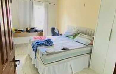 Imagem: A casa possui 3 Dormitórios, 2 Banheiros, 1 Vaga na garagem