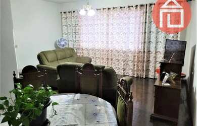 Imagem: A casa possui 3 Dormitórios, 1 Banheiro, 1 Vaga na garagem