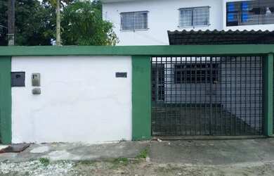 Imagem: A casa possui 3 Dormitórios, 2 Banheiros, 2 Vagas na garagem