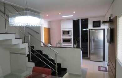 Imagem: A casa possui 3 Dormitórios, 3 Banheiros, 2 Vagas na garagem