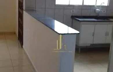 Imagem: A casa possui 3 Dormitórios, 1 Banheiro, 3 Vagas na garagem