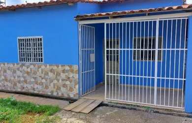 Imagem: A casa possui 3 Dormitórios, 2 Banheiros, 3 Vagas na garagem