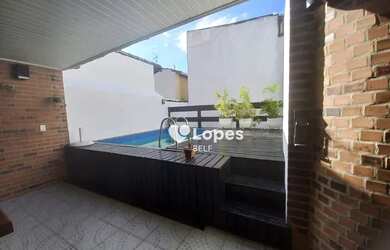 Imagem: A casa possui 3 Dormitórios, 3 Banheiros, 3 Vagas na garagem