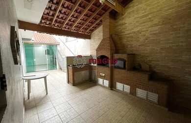 Imagem: A casa possui 5 Dormitórios, 4 Banheiros, 4 Vagas na garagem