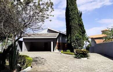 Imagem: A casa em condomínio possui 4 Dormitórios, 5 Banheiros, 5