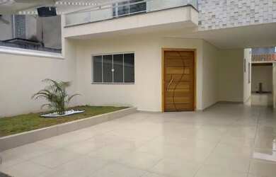 Imagem: A casa em condomínio possui 3 Dormitórios, 3 Banheiros, 3