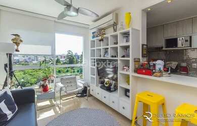 Imagem: O apartamento possui 2 Dormitórios, 1 Banheiro, 1 Vaga na garagem