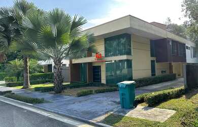 Imagem: A casa em condomínio possui 5 Dormitórios, 5 Banheiros, 5