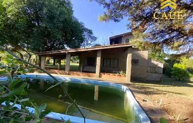 Imagem: A casa em condomínio possui 2 Dormitórios, 2 Banheiros e 2340m²